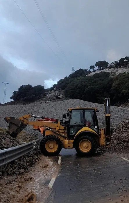 Gökçekada'da sağanak sele döndü! Evler su altında kaldı